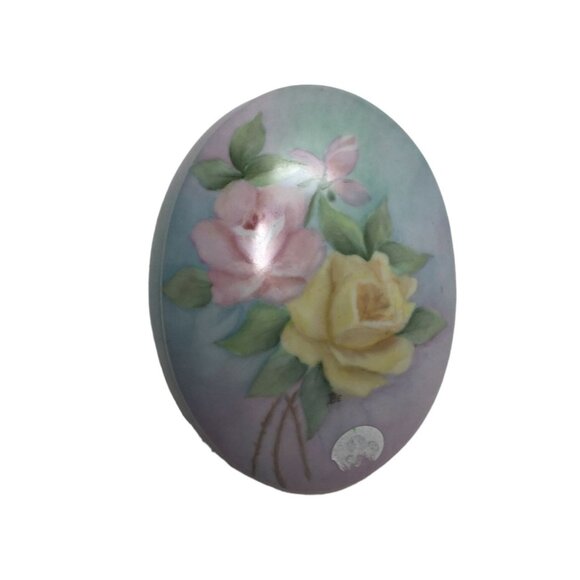 Vintage Hand Painted Porcelain Lidded Trinket Box/Jewelry Box with Flowers on it - Picture 3 of 7